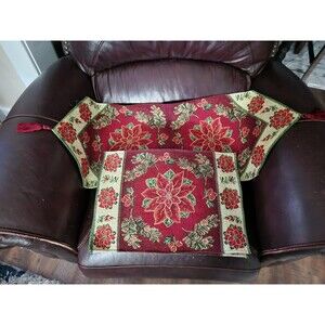 Beautiful Vintage Embroidered Poinsetta Table Runner & 4 Placemats